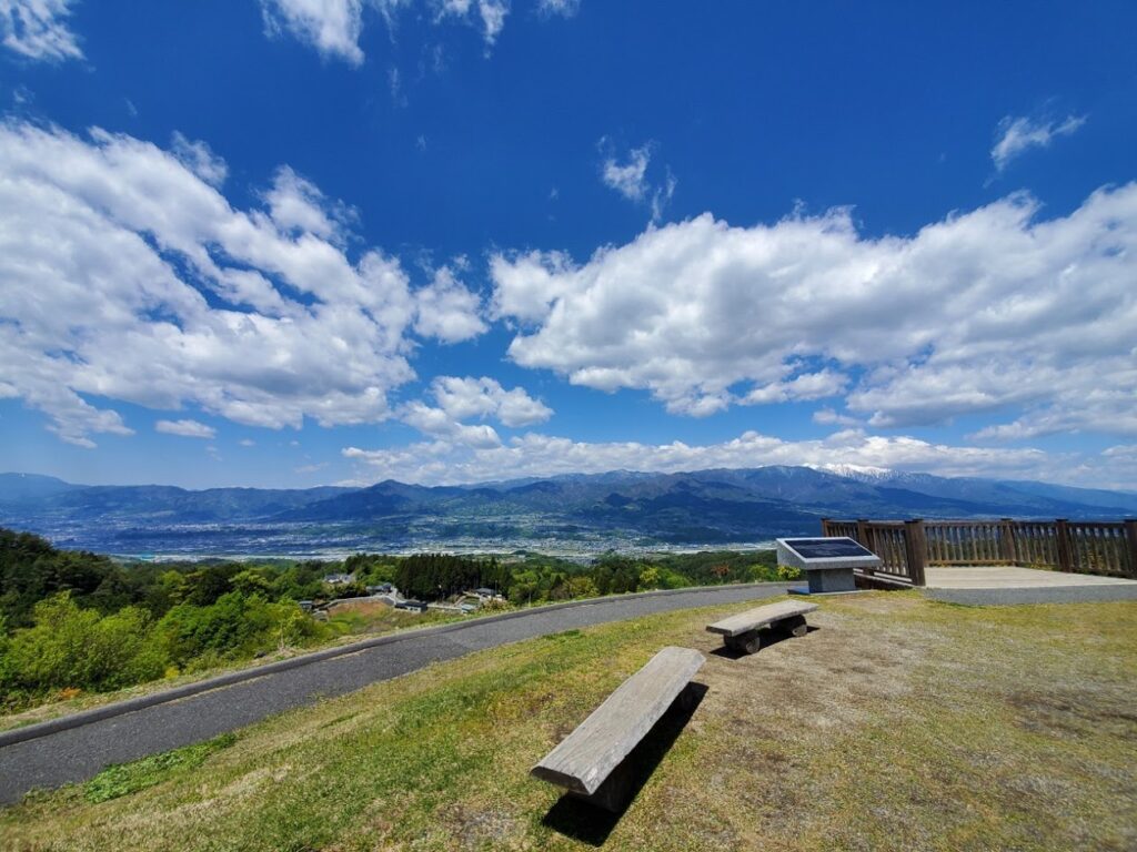 天空の絶景を楽しもう 陣馬片山 高ボッチもいいけど長野県豊岡村の福島てっぺん公園もいいぞ ゆーのキャンプギア発掘